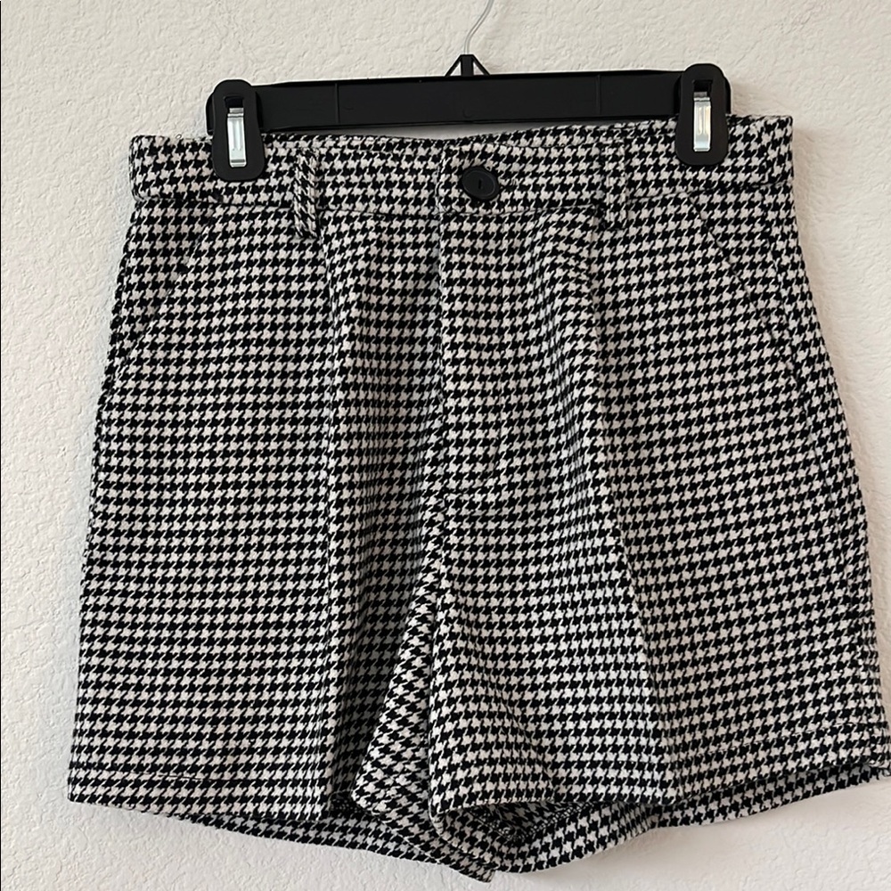EUC | HYFVE Houndstooth Patterned Shorts | Sz M | Black & White
